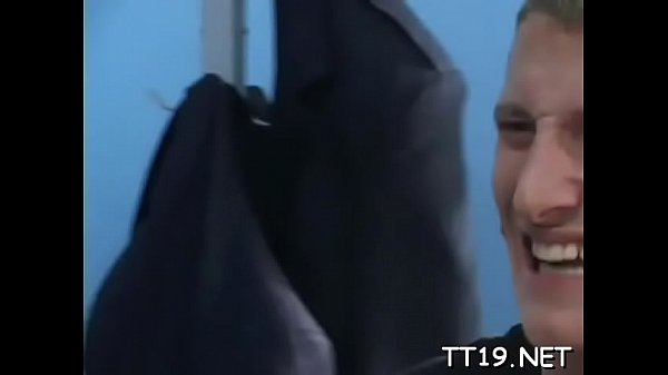 Marvelous spreads her legs wide to get screwed deep