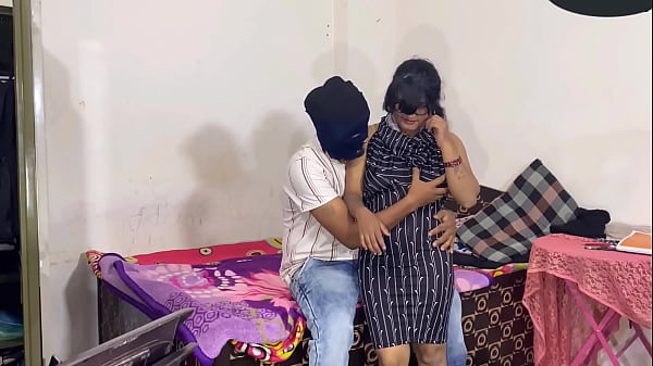 Sexy sexy Teen shows off