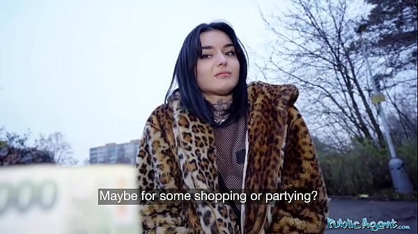 Beautiful Teen shows off blowjob